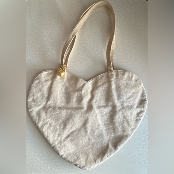 VINTAGE: Carey Adina | oversized heart shoulder bag. - Picture 12 of 16